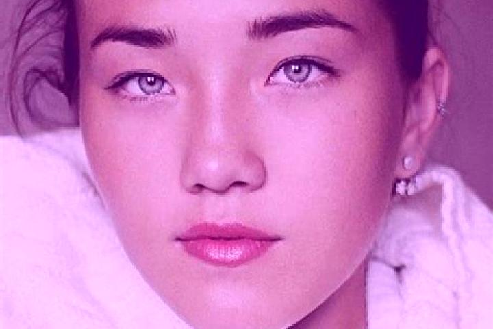Naomi, 24, a chestnut grey-eyed caucasian companion based in Ansan-si. Offering GFE, Overnight, Couples. Available for incall and outcall, day and evening da...