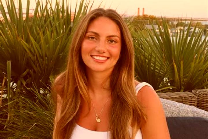Naomi, 24 — Escort in Riva, United States
