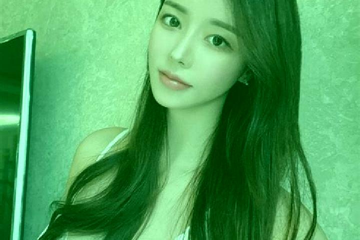 Naomi, 24 — Escort in Tiyuguan, China