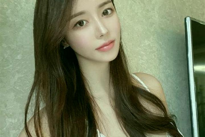 Naomi, 24 — Escort in Xiaji, China