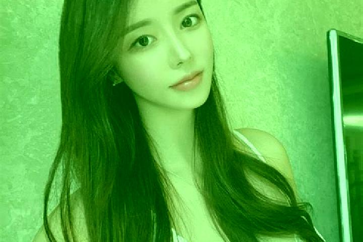 Naomi, 24 — Escort in Zhentian, China