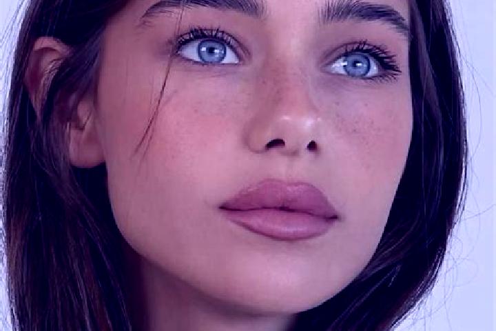 Naomi, 25, a brunette grey-eyed caucasian companion based in Alesheim. Offering Overnight, Tantra, 69. Available for incall and outcall, day and evening dates.