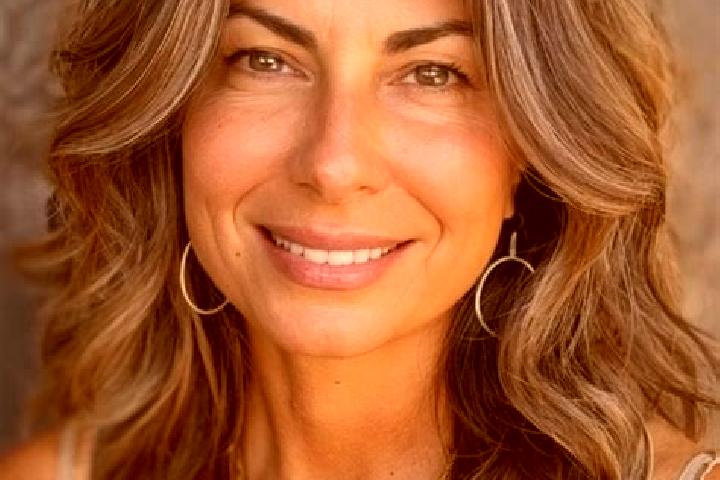 Naomi, 25, a brunette grey-eyed latina companion based in Giv on HaHadasha. Offering GFE, CIM. Available for incall and outcall, day and evening dates.