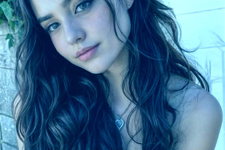 Naomi, 25, a brunette hazel-eyed european companion based in Lahij. Offering Deep French Kissing, CIM, Dinner Date, Domination, Roleplay. Available for incal...