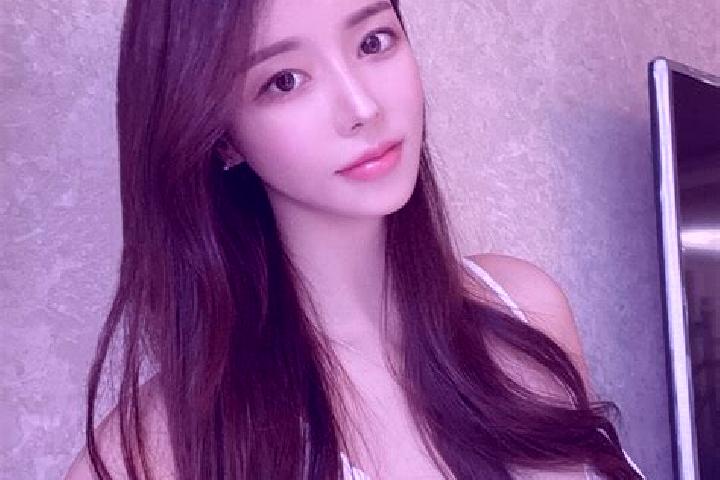 Naomi, 25 — Escort in Qingkeng, China