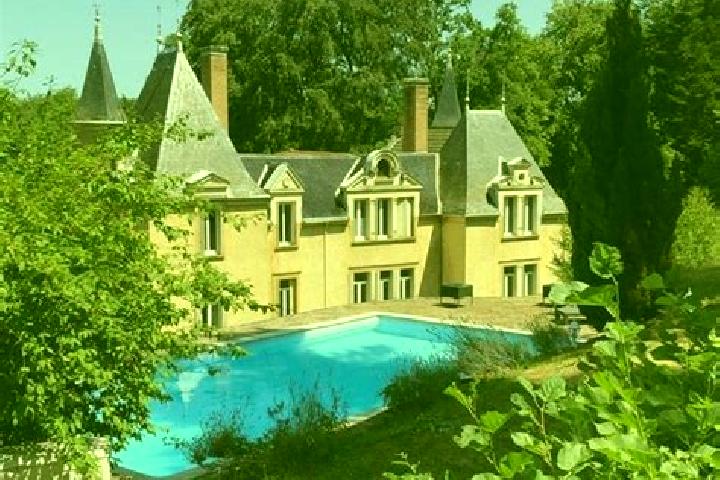 Naomi, 25 — Escort in Villeneuve-de-Marc, France