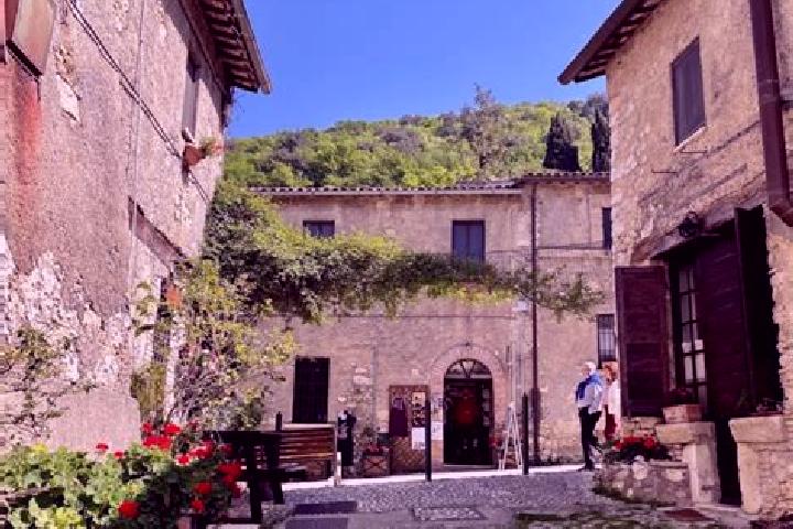 Naomi, 26 — Escort in Castelnuovo di Farfa, Italy