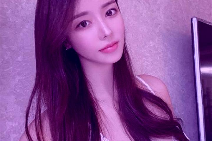 Naomi, 26 — Escort in Duoxiang, China