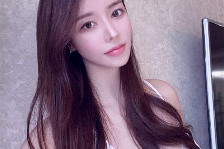 Naomi, 26 — Escort in Gurinai, China