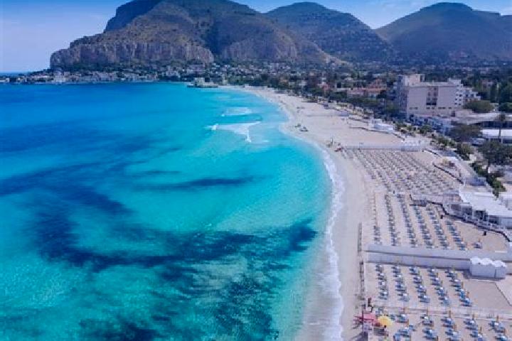 Naomi, 26 — Escort in Santa Venerina, Italy