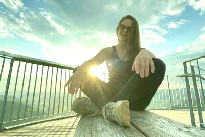 Naomi, 26 — Escort in Schlierbach, Germany
