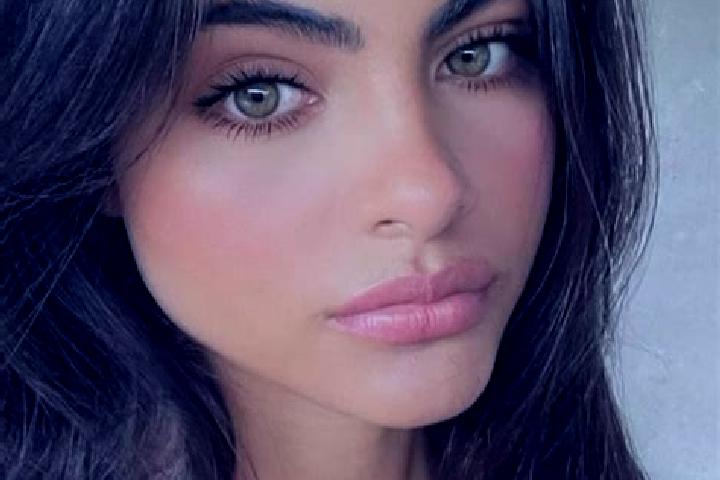 Naomi, 27, a brunette dark-eyed caucasian companion based in Borghetto di Vara. Offering Erotic Massage, A-Level. Available for incall and outcall, day and e...