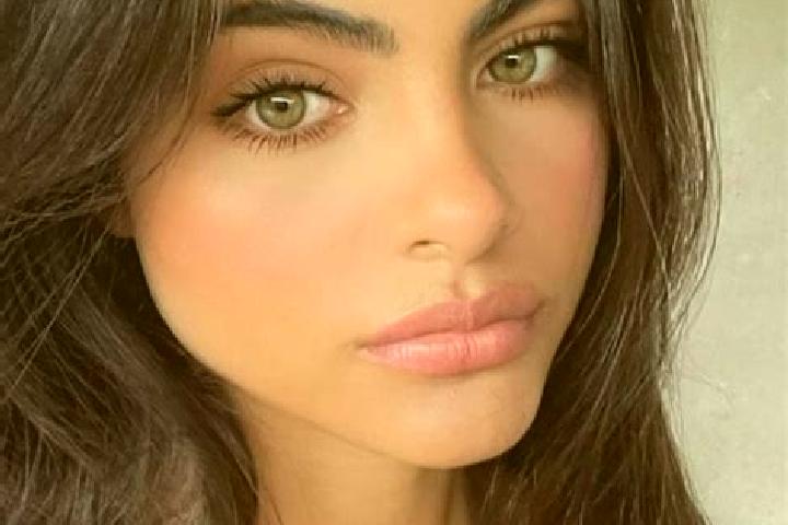Naomi, 27, a brunette dark-eyed slavic companion based in Marseille 14. Offering Striptease, 69, Duos. Available for incall and outcall, day and evening dates.