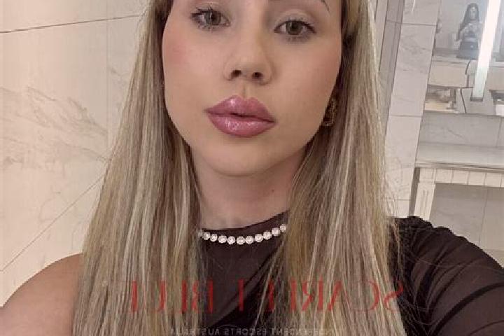 Naomi, 27 — Escort in Francisco Macedo, Brazil