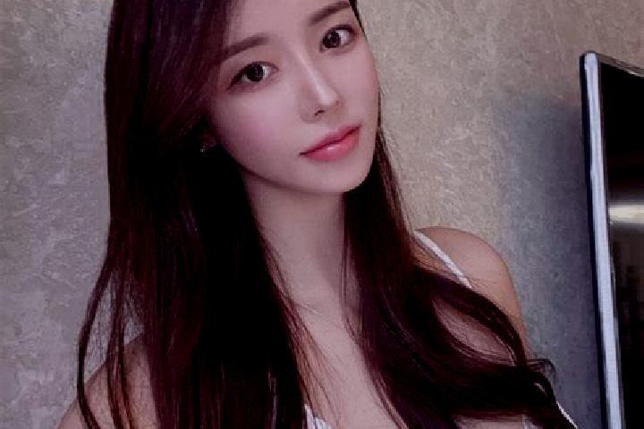 Naomi, 27 — Escort in Jiajuedibu, China