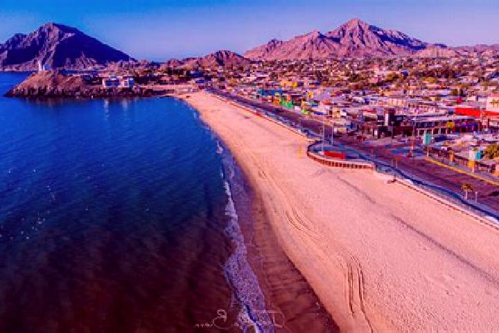 Naomi, 27 — Escort in San Felipe Tepemaxalco, Mexico