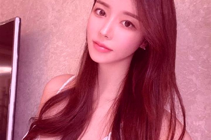Naomi, 27 — Escort in Shexing, China