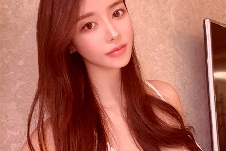 Naomi, 27 — Escort in Suidong, China