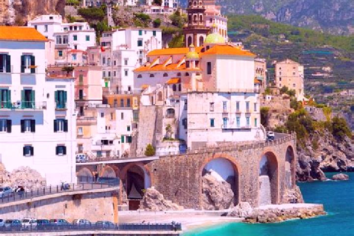 Naomi, 27 — Escort in Susella, Italy