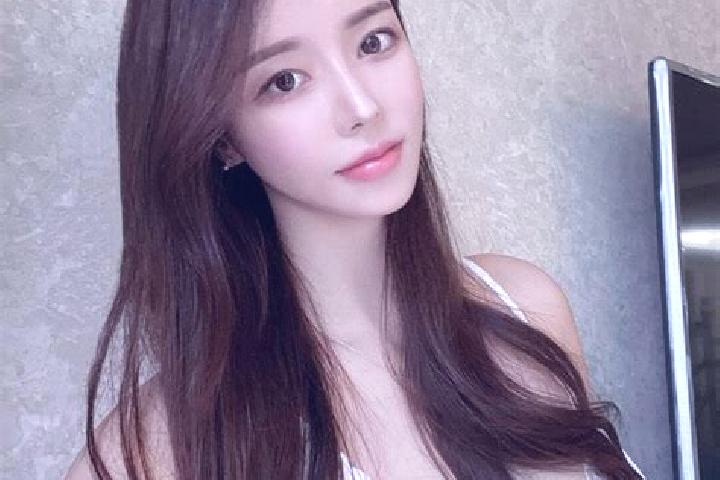 Naomi, 27 — Escort in Xiaocun, China