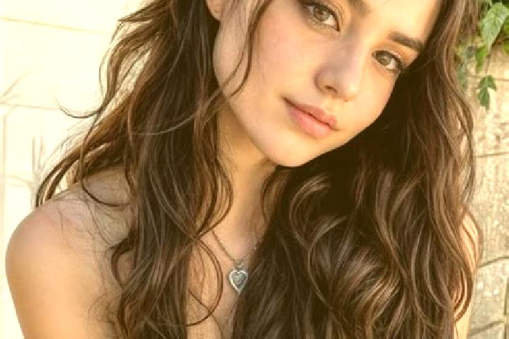 Naomi, 28, a auburn amber-eyed mixed companion based in GJai Cuong. Offering CIM, Erotic Massage, A-Level. Available for incall and outcall, overnight bookin...