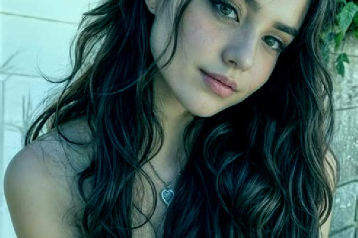Naomi, 28, a auburn grey-eyed middle eastern companion based in Tasucu. Offering Tantra, OWO, GFE. Available for incall and outcall, day and evening dates.