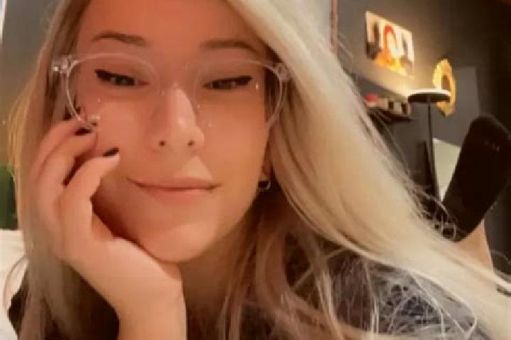 Naomi, 28, a blonde hazel-eyed slavic companion based in Rosieres-en-Santerre. Offering Erotic Massage, Striptease, CIM. Available for incall and outcall, da...