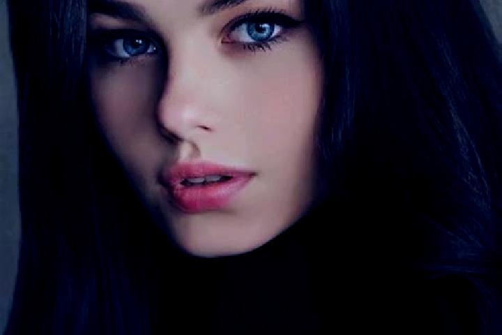 Naomi, 28, a brunette grey-eyed caucasian companion based in Janapria. Offering Striptease, BDSM, Party Girl, Fetish, Tantra. Available for incall and outcal...