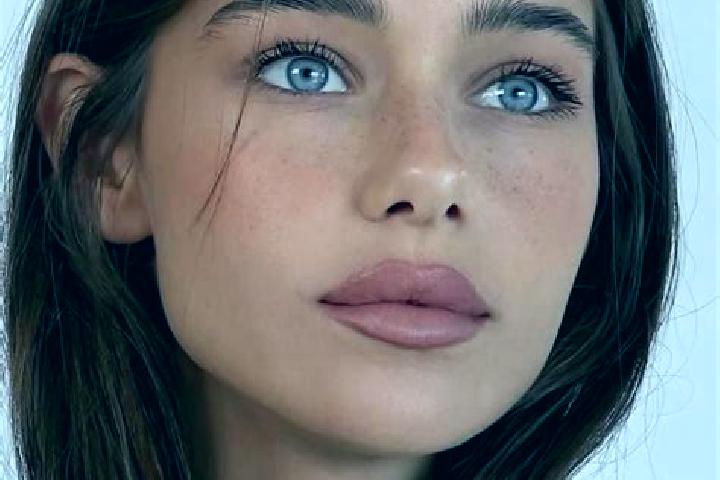 Naomi, 28, a brunette grey-eyed mixed companion based in Novi Pazar. Offering Roleplay, Tantra, Deep French Kissing, Party Girl, Striptease. Available for in...