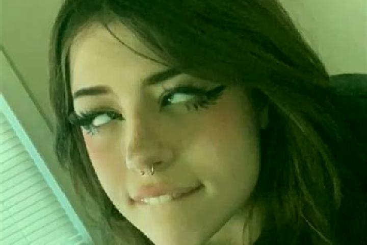 Naomi, 28, a chestnut grey-eyed caucasian companion based in Hanna. Offering Domination, OWO, Couples, Striptease. Available for incall and outcall, day and ...