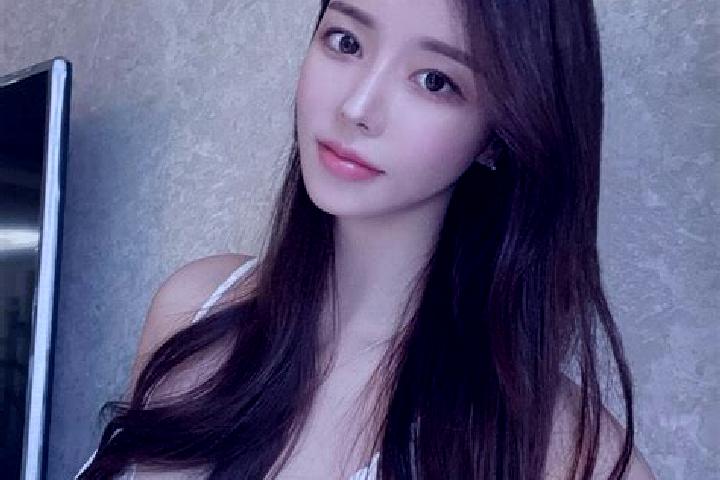 Naomi, 28 — Escort in Fangfan, China