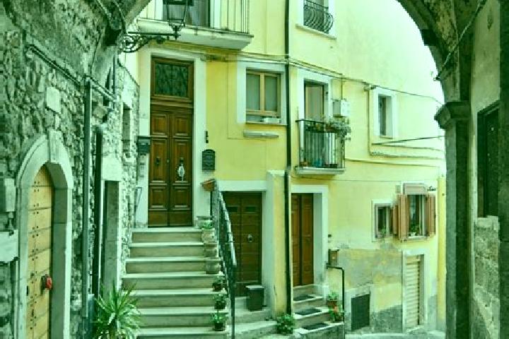 Naomi, 28 — Escort in Pratola Serra, Italy
