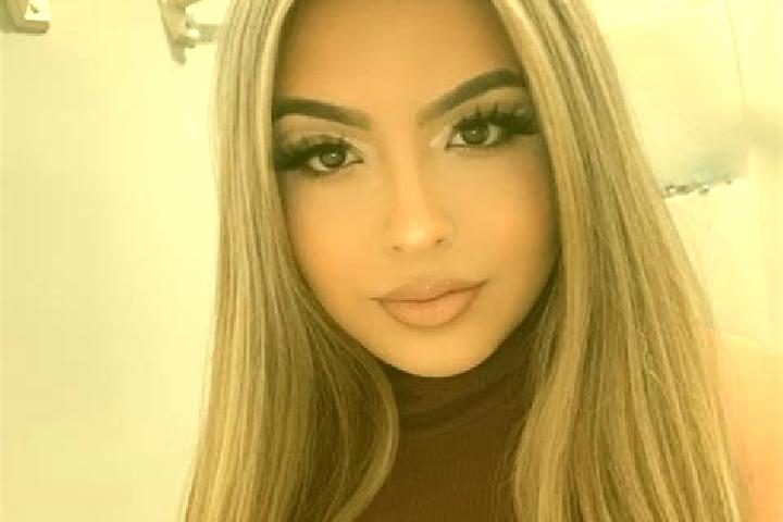Naomi, 29, a blonde amber-eyed latina companion based in Cotu Vames. Offering Striptease, Fetish, Duos. Available for incall and outcall, day and evening dates.