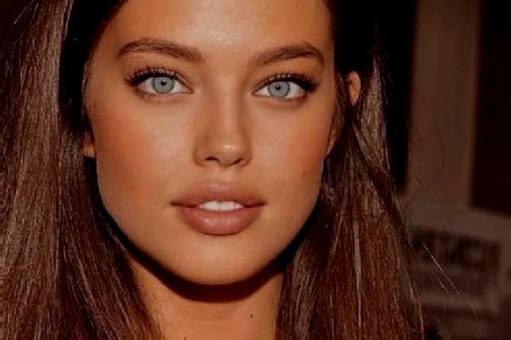 Naomi, 29, a chestnut green-eyed latina companion based in Roncherolles-sur-le-Vivier. Offering Erotic Massage, Travel Companion, Party Girl. Available for i...