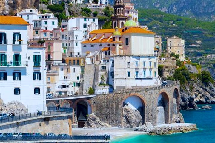 Naomi, 29 — Escort in Sporminore, Italy