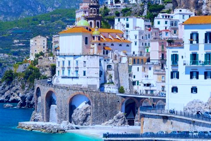 Naomi, 30 — Escort in Divignano, Italy
