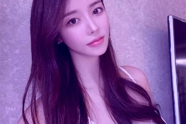 Naomi, 30 — Escort in Furongqiao, China