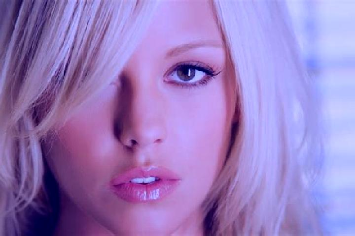 Naomi, 31, a blonde brown-eyed mediterranean companion based in Levi. Offering Duos, 69, A-Level. Available for incall and outcall, day and evening dates.