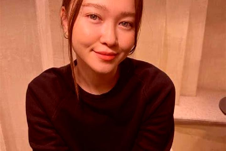 Naomi, 31, a red blue-eyed asian companion based in Verdal. Offering Overnight, Duos, Massage, Dinner Date. Available for incall and outcall, overnight booki...