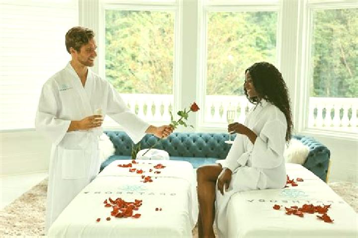 Naomi, 32, a black blue-eyed ebony companion based in Waldeck. Offering Dinner Date, Couples, Girlfriend Experience, Massage. Available for incall and outcal...