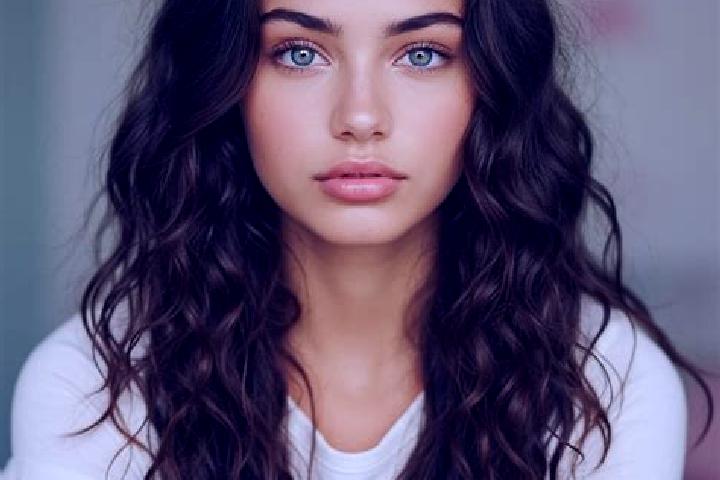 Naomi, 32, a brunette amber-eyed mediterranean companion based in Baijiantan. Offering Erotic Massage, Striptease, GFE, Deep French Kissing. Available for in...
