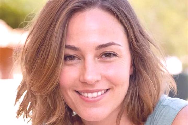 Naomi, 33, a auburn brown-eyed caucasian companion based in San Salvador. Offering OWO, Erotic Massage, CIM, Dinner Date. Available for incall and outcall, d...