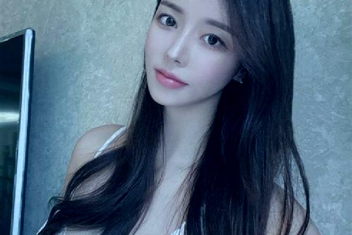 Naomi, 33 — Escort in Huochiyu, China