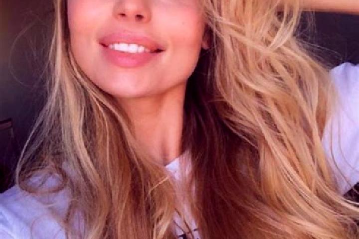 Naomi, 34, a blonde grey-eyed ebony companion based in Canveren. Offering Duos, GFE, Travel Companion, Overnight, Party Girl. Available for incall and outcal...