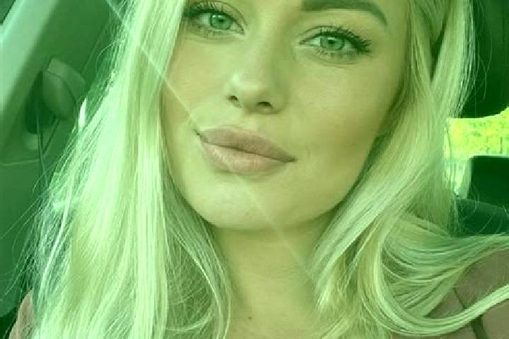 Naomi, 34, a blonde hazel-eyed caucasian companion based in Aquino. Offering Dinner Date, Erotic Massage, OWO, Duos. Available for incall and outcall, day an...