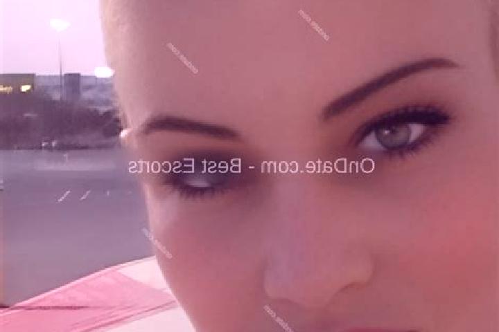 Naomi, 34 — Escort in Manjesti, Romania