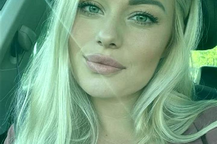 Naomi, 35, a blonde hazel-eyed indian companion based in Morizes. Offering Duos, Striptease, GFE. Available for incall and outcall, day and evening dates.