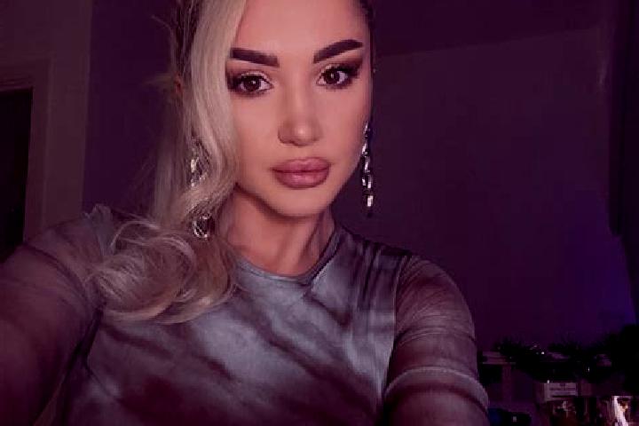 Naomi, 35, a red amber-eyed latina companion based in Pierrefitte-sur-Sauldre. Offering BDSM, Travel Companion, Dinner Date, GFE. Available for incall and ou...
