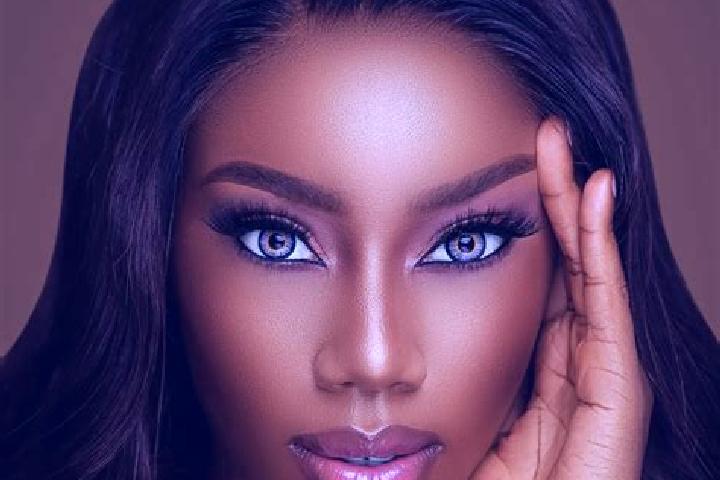 Naomi, 35, a red blue-eyed ebony companion based in Sirasso. Offering Fetish, Girlfriend Experience, Overnight. Available for incall and outcall, day and eve...
