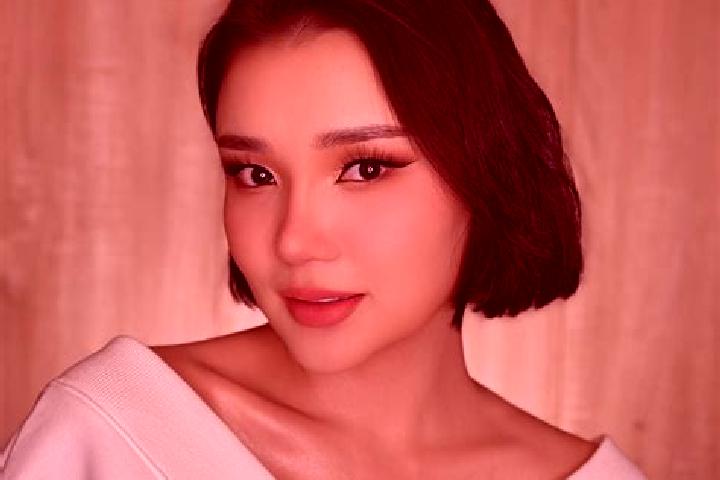 Naomi, 35 — Escort in Bayanhongor, Mongolia